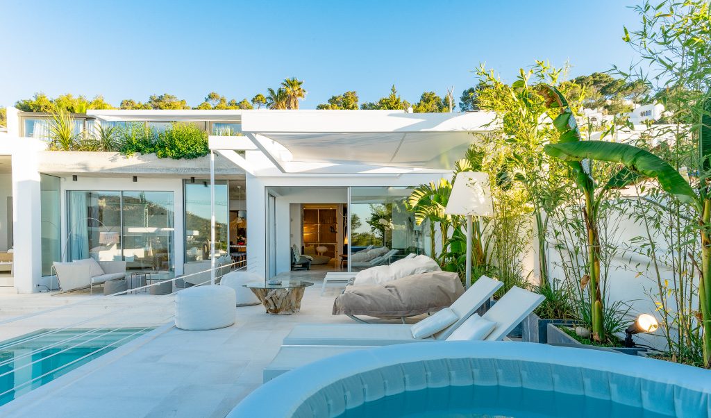 Canvill Villa for rent, 14Pax, sunset and seaviews, nicely funishhed and decorated on a quiet annd tranquil spot. IBIZA VILLA RENTAL SUNSETVIEWS CANVILL 5 Bedrooms, 10 Adults + 4Kids, westcoast, Seaview, >5min walking distance to the beach , >15min airport