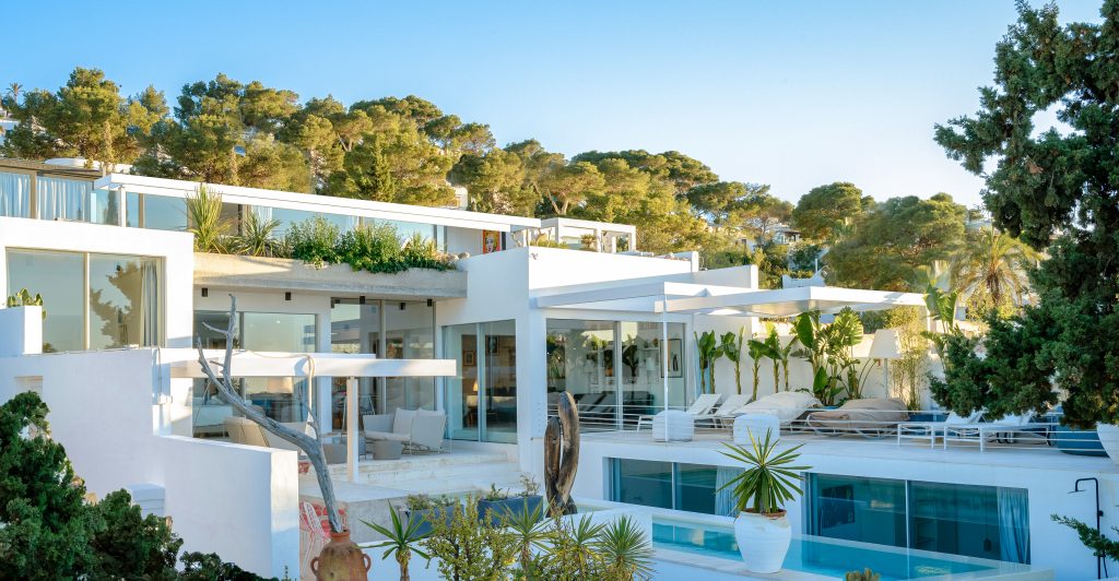 Canvill Villa for rent, 14Pax, sunset and seaviews, nicely funishhed and decorated on a quiet annd tranquil spot. IBIZA VILLA RENTAL SUNSETVIEWS CANVILL 5 Bedrooms, 10 Adults + 4Kids, westcoast, Seaview, >5min walking distance to the beach , >15min airport