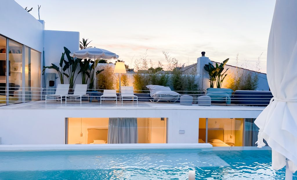 Canvill Villa for rent, 14Pax, sunset and seaviews, nicely funishhed and decorated on a quiet annd tranquil spot. IBIZA VILLA RENTAL SUNSETVIEWS CANVILL 5 Bedrooms, 10 Adults + 4Kids, westcoast, Seaview, >5min walking distance to the beach , >15min airport