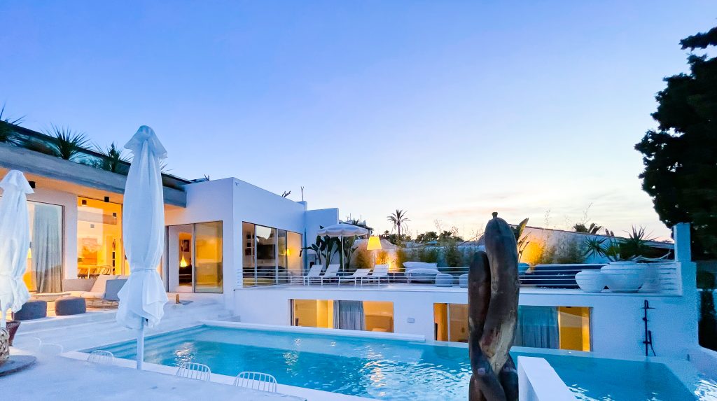 Canvill Villa for rent, 14Pax, sunset and seaviews, nicely funishhed and decorated on a quiet annd tranquil spot. IBIZA VILLA RENTAL SUNSETVIEWS CANVILL 5 Bedrooms, 10 Adults + 4Kids, westcoast, Seaview, >5min walking distance to the beach , >15min airport