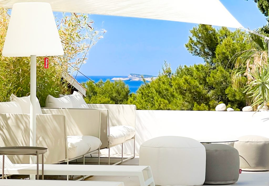 Canvill Villa for rent, 14Pax, sunset and seaviews, nicely funishhed and decorated on a quiet annd tranquil spot. IBIZA VILLA RENTAL SUNSETVIEWS CANVILL 5 Bedrooms, 10 Adults + 4Kids, westcoast, Seaview, >5min walking distance to the beach , >15min airport