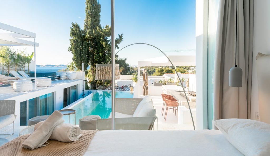 Canvill Villa for rent, 14Pax, sunset and seaviews, nicely funishhed and decorated on a quiet annd tranquil spot. IBIZA VILLA RENTAL SUNSETVIEWS CANVILL 5 Bedrooms, 10 Adults + 4Kids, westcoast, Seaview, >5min walking distance to the beach , >15min airport