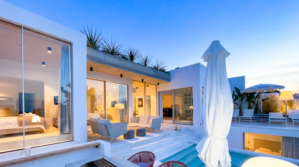 Canvill Villa for rent, 14Pax, sunset and seaviews, nicely funishhed and decorated on a quiet annd tranquil spot. IBIZA VILLA RENTAL SUNSETVIEWS CANVILL 5 Bedrooms, 10 Adults + 4Kids, westcoast, Seaview, >5min walking distance to the beach , >15min airport